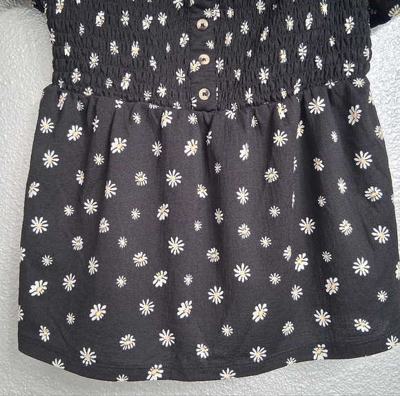 No Boundaries Junior's  Black Floral Smock Top   Size M(7-9) - Picture 3 of 7